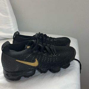 Black vapor max Nike shoes